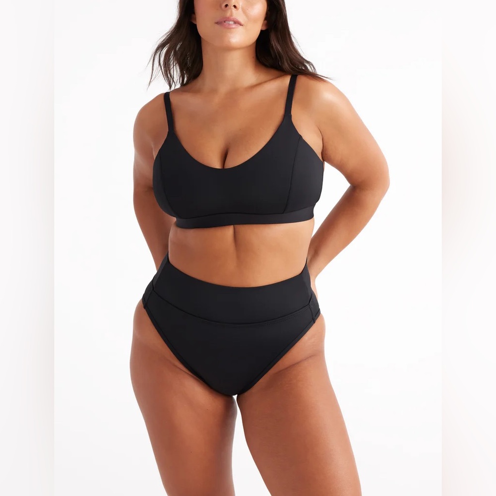 Knix black scoop bikini top & sculpt high rise high cut swim bottom. Size large